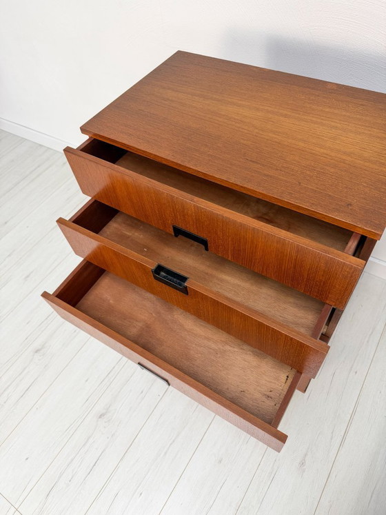 Image 1 of Dressoir van teakhout uit de jaren 60 in de stijl van Cees Braakman – Compacte ladekast