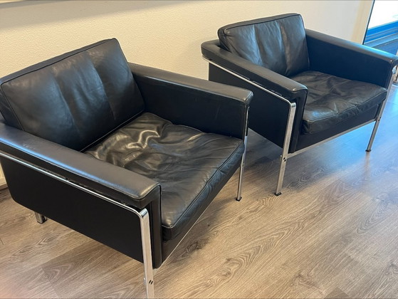 Image 1 of 2 Alfred Kill Int Lounge Chair By HB zwart leren stoelen