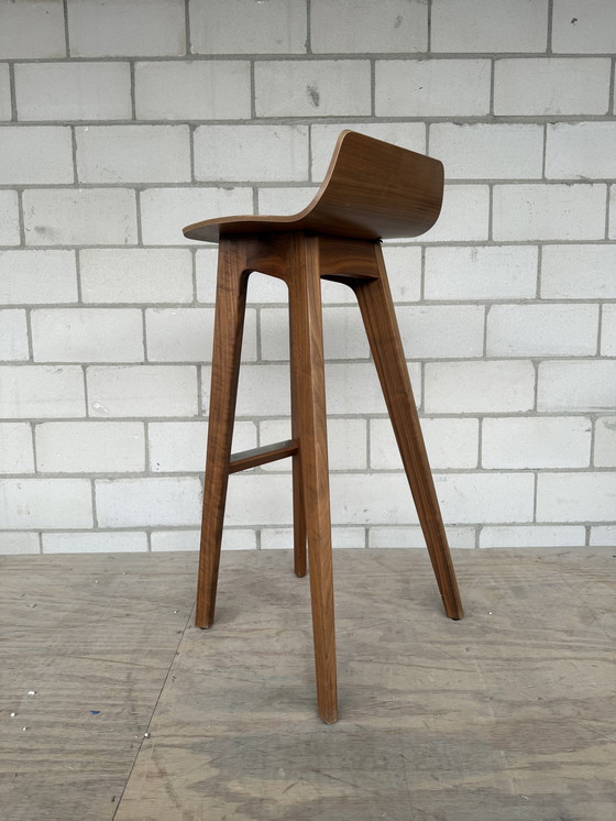 Image 1 of Zeitraum Morph Taburete Alto Nogal Americano