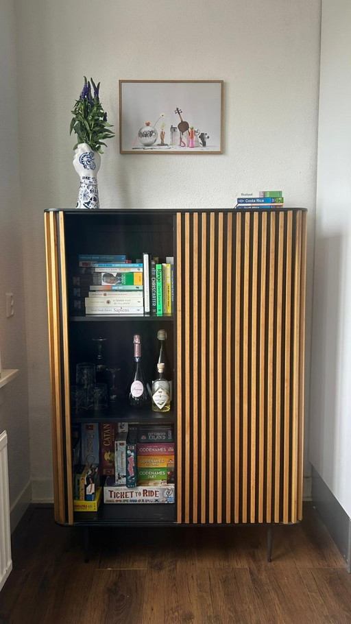 Mueble: Aparador Linea con puerta corredera y frente acanalado