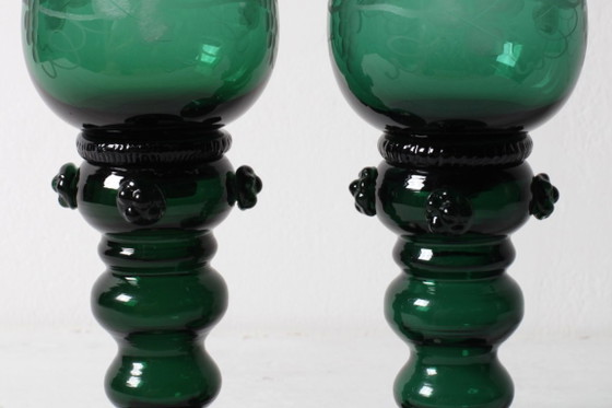 Set di 2 bicchieri da vino vintage in cristallo verde smeraldo con stelo e motivo a grappolo d'uva / Germania (photo 3 of 8)