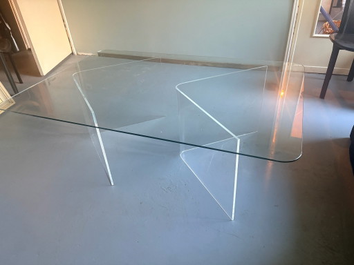 Mesa de centro grande de cristal y plexiglás
