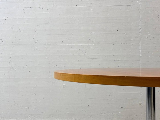 Image 1 of Mesa redonda con tablero de nogal, años 70