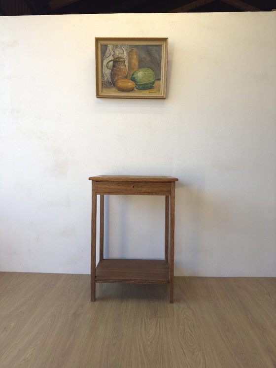 Image 1 of Oude eikenhouten bijzettafel uit de jaren 50.