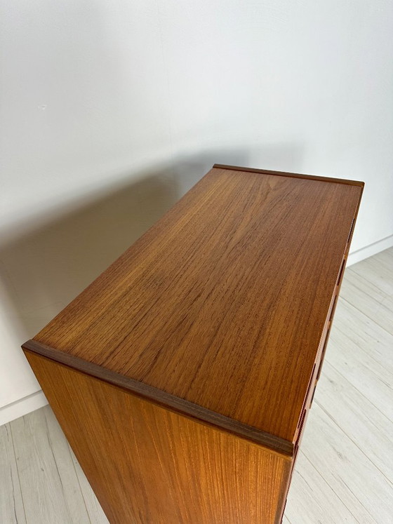 Vintage Minimalistic Mid-Century Danish Teak Dresser Chest of Drawers, 1960s – Wood (photo 5 of 8)