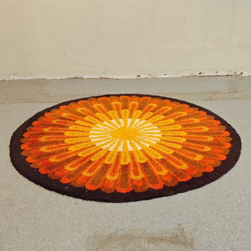 Alfombra Rya de pelo largo con diseño vintage de rayos de sol de la era espacial – vloerkleden en tapijten (photo 2 of 7)