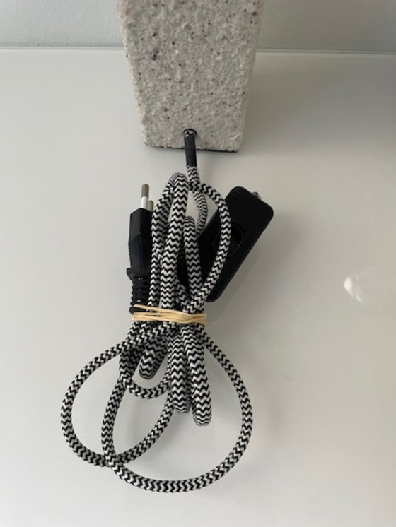 Image 1 of Set van twee moderne designlampen met sculpturale stenen basis