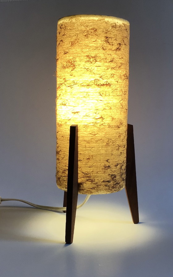Image 1 of Lampada da tavolo a treppiede in fibra di vetro vintage