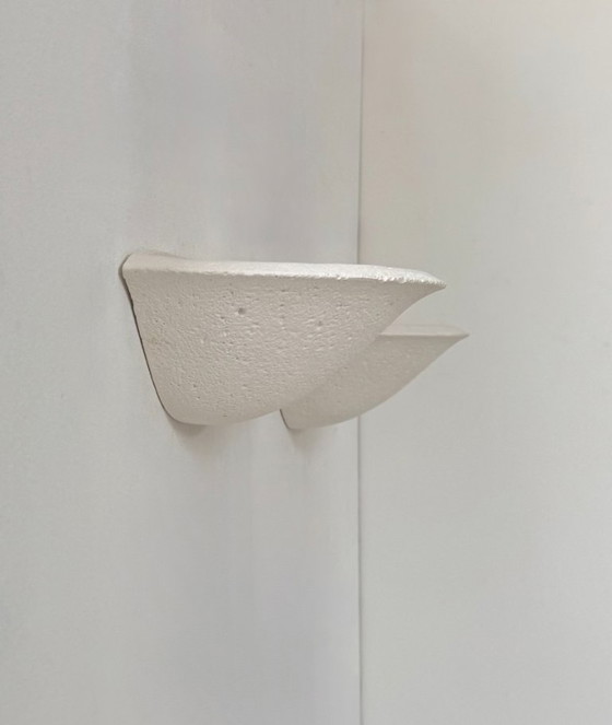 Image 1 of Een paar vintage wandlampen, mat wit stucwerk met een steenachtige afwerking, Frankrijk, 1970.