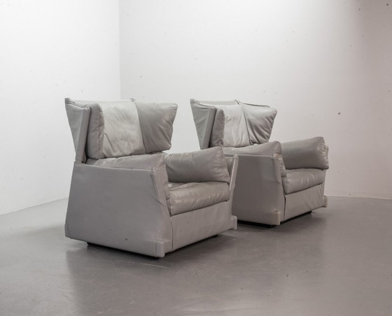 Image 1 of Fauteuil lounge luxueux « Viola d’Amore » de Piero de Martini, design italien du milieu du XXe siècle, en cuir gris dauphin. Ann