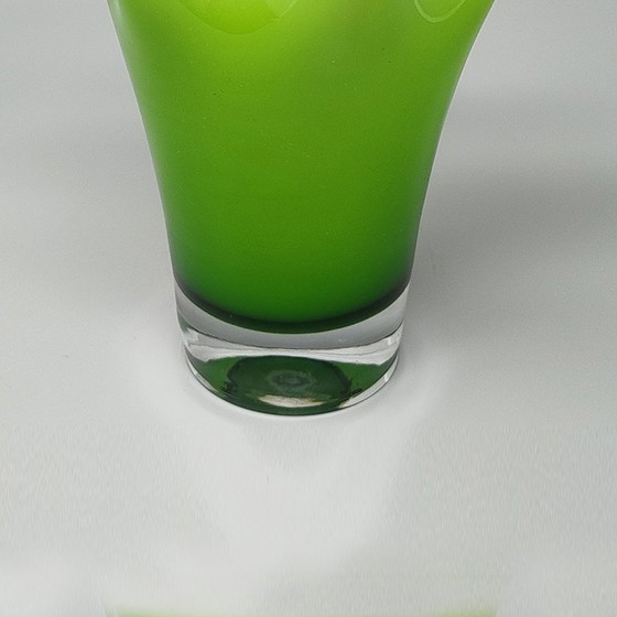 Image 1 of Étonnant vase vert "Fazzoletto" de Ca' Dei Vetrai en verre de Murano, datant des années 1960. Fabriqué en Italie