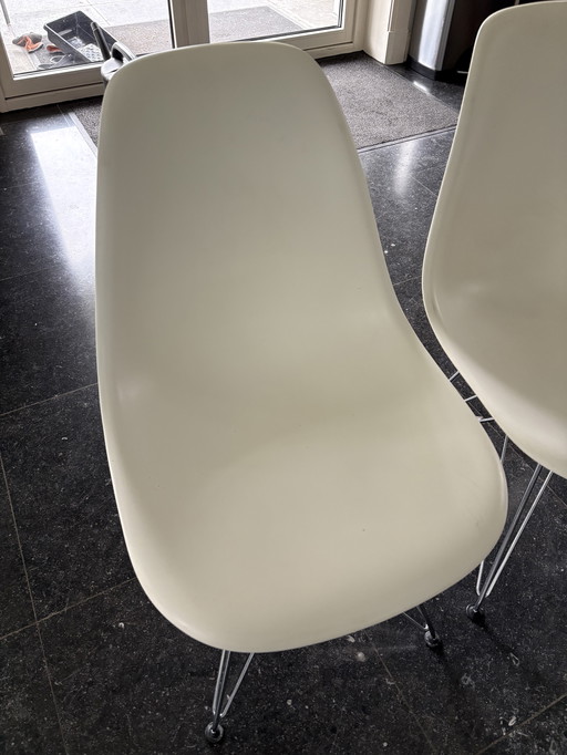 5 Vitra Eames DSX stoelen