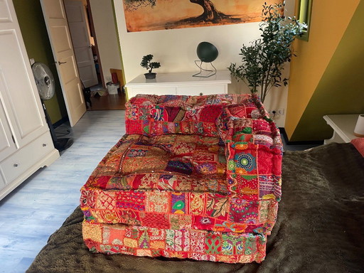 Preciosa silla de salón con diseño de flores