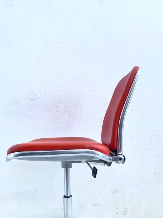 Image 1 of Height-adjustable leather office chair, Supporto design by Frederick Scott for Hille