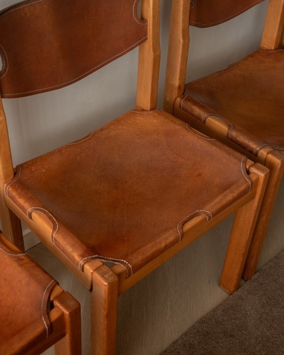Brutalistische eetkamerstoelen van iepenhout en leer van Maison Regain, jaren 70, set van 4 – Leather (photo 9 of 15)