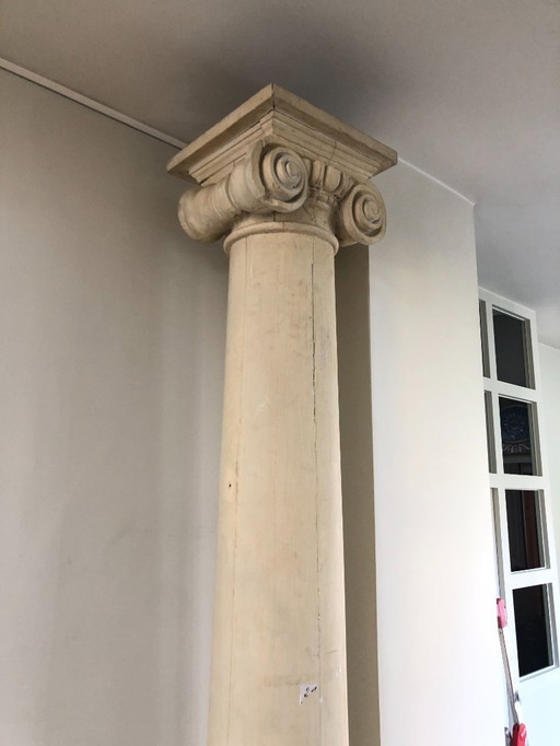 Colonnes ioniques décoratives en bois patiné