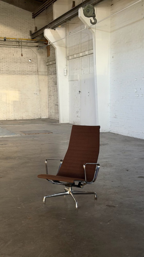 Image 1 of Vitra Eames EA124 | Hopsak
