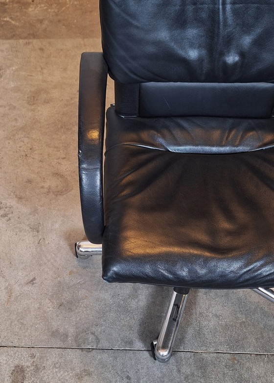Image 1 of Sedia da ufficio Vitra in pelle nera con base cromata (vintage)