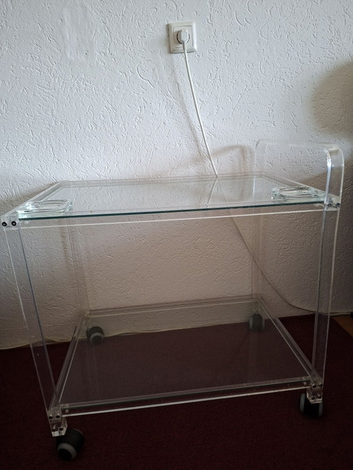 Desserte en verre et plastique