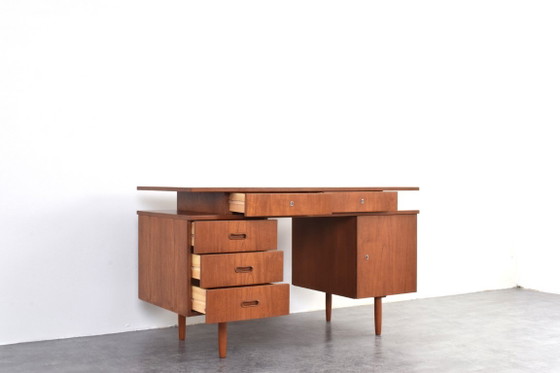 Escritorio de teca de mediados de siglo, década de 1960. – Wood (photo 12 of 18)