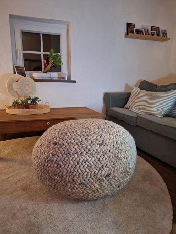 Image 1 of Handgefertigter Wollpouf