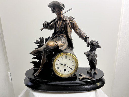 Pendule française ancienne à motif de chasseur et de chien – env. 35 cm – klokken, Iron, Other (photo 2 of 11)