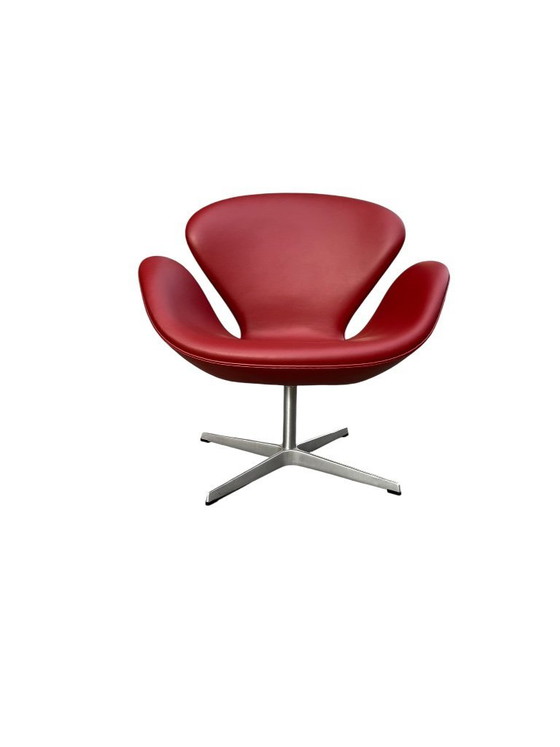 Image 1 of Fauteuil Swan en cuir rouge indien par Arne Jacobsen pour Fritz Hansen