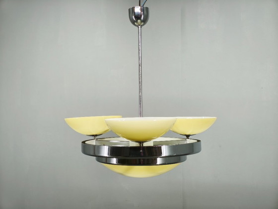 Image 1 of Tsjechische art-deco kroonluchter van opaalglas, jaren 1940