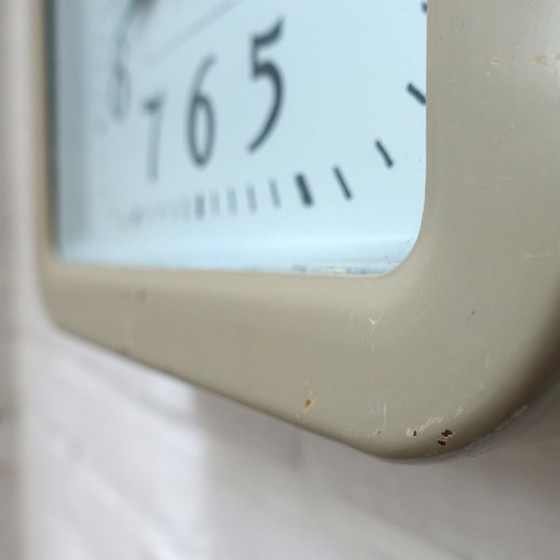 Image 1 of Industriële Sovjet klok