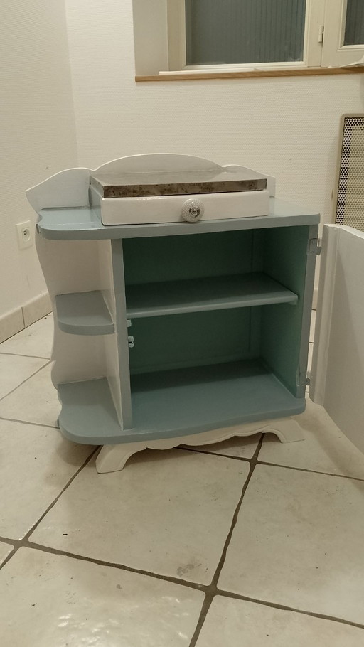 Refurbished bedside table, in perfect condition, vintage style