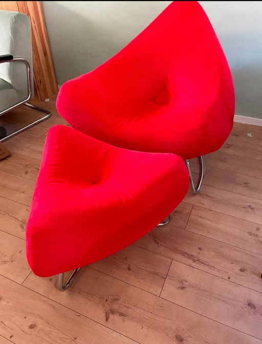 Chili chair by Paul Falkenbrrg