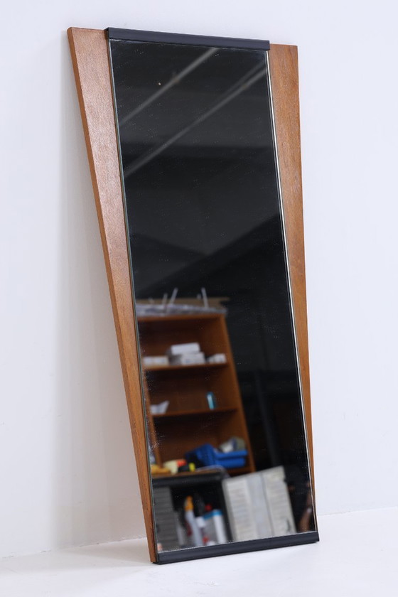 Image 1 of Specchio d'epoca anni '60 | Specchio da appendere di metà secolo Specchio di legno retrò inclinato Vintage #05-96