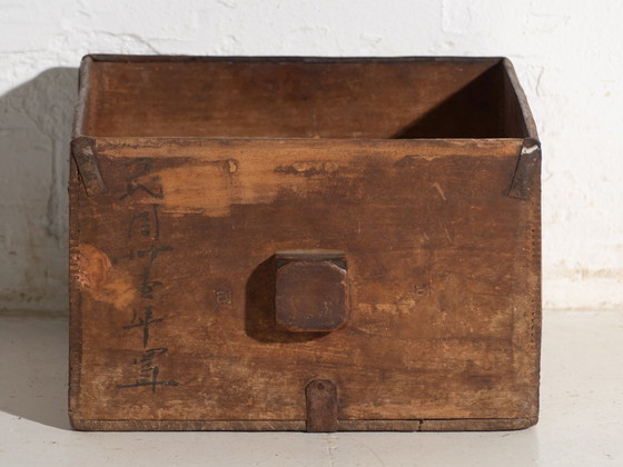 Antica misura per grano Dou in legno di olmo, Cina, circa 1900, Oggetti decorativi, Ferro, Rustic (foto 2 di 10)