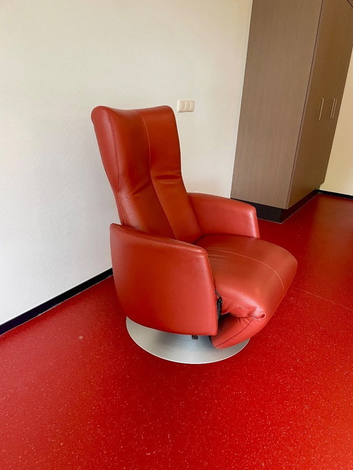 Beautiful Leolux recliner armchair, electrically adjustable