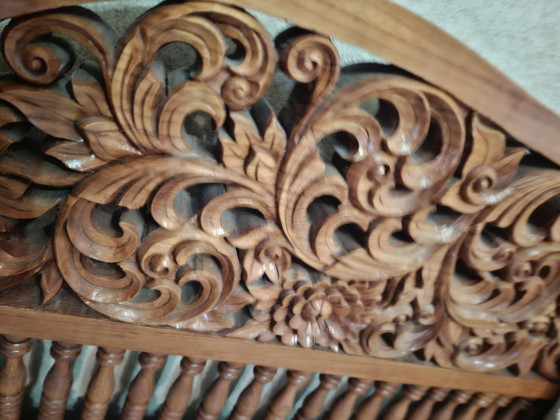 Image 1 of Precioso sofá individual de madera maciza tallado a mano.