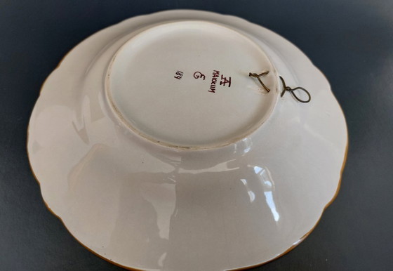 Image 1 of Un plato de pared policromado Royal Tichelaar Makkum pintado a mano de época.