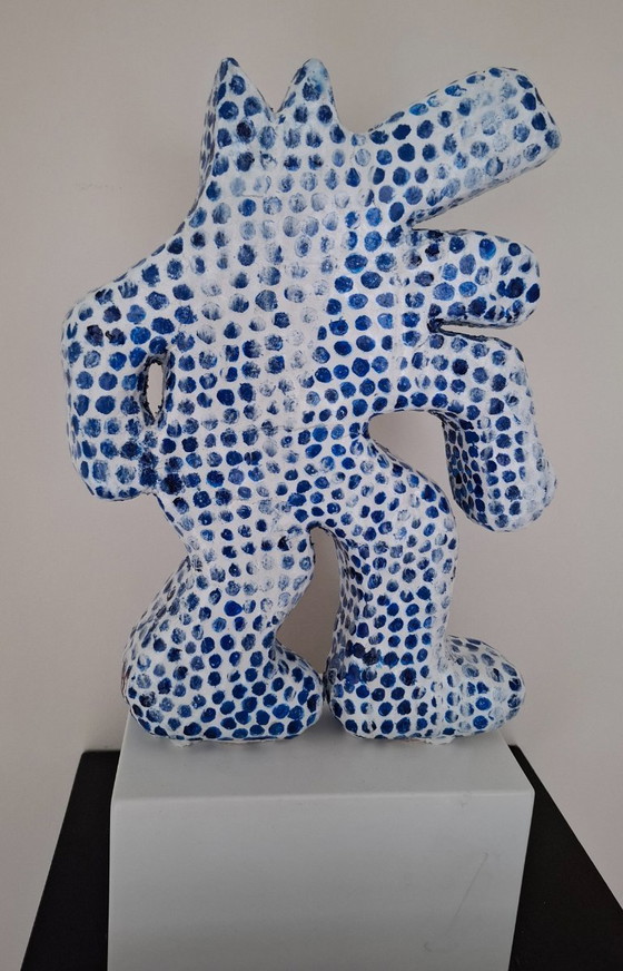 Image 1 of The iconic dog in drops