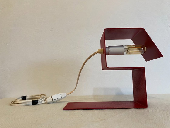 Lampe de table vintage géométrique en métal rouge, années 1970 – Metal (photo 3 of 11)