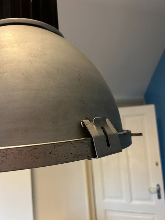 Image 1 of Industriële lampen uit de Citroën-fabriek in Frankrijk