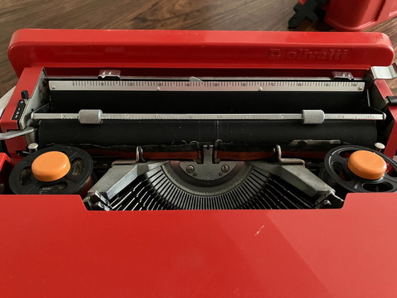 Olivetti Valentine Typewriter – Decorative Objects, Metal, Plastic (photo 6 of 11)