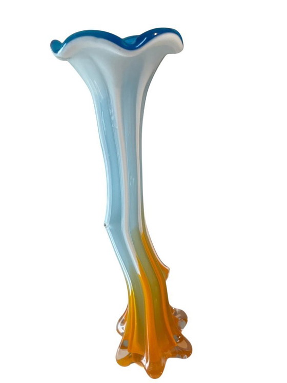 Image 1 of Vintage Italiaanse vaas van kunstglas – Empoli-stijl, opaalblauw en amberkleurig (midden van de 20e eeuw)