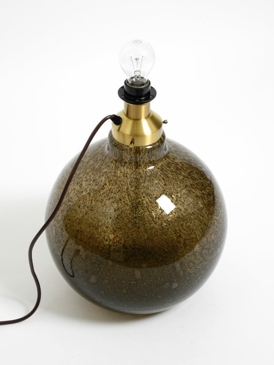 Image 1 of Grote, elegante, zeer zeldzame Putzler tafellamp uit 1970 met verlicht glazen lamphuis en kap van gouden dupionzijde