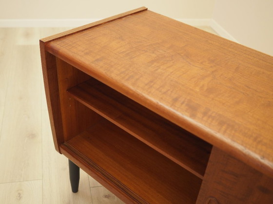 Credenza danese in teak degli anni '70 con ante scorrevoli e ripiani regolabili – Credenze, Legno (photo 12 of 12)