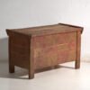 Coffre ancien sculpté en bois de pin – Europe Centrale, circa 1850 – Commodes (photo 9 of 40)