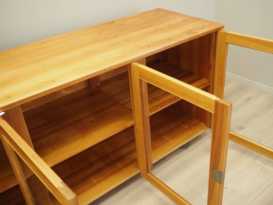 Image 1 of Vitrine en pin, design danois, années 1980, production : Danemark