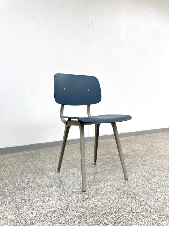Image 1 of Vintage design Friso Kramer 'Revolt' stoel