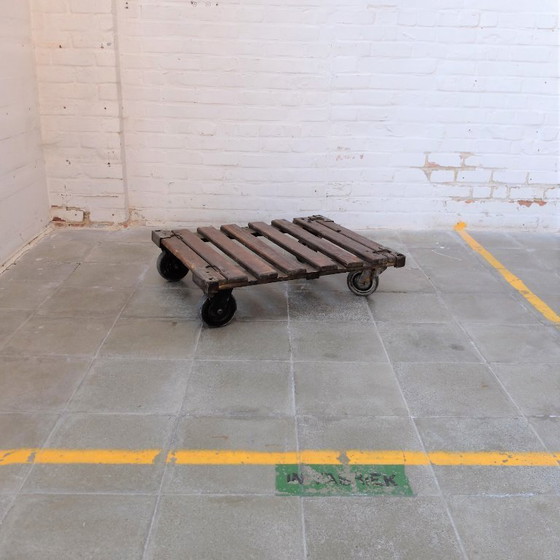 Image 1 of Table basse industrielle vintage