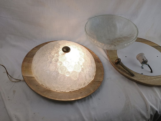 Image 1 of Set van twee vintage Murano glazen wandlampen met achterplaten van exotisch hout uit de jaren 60.