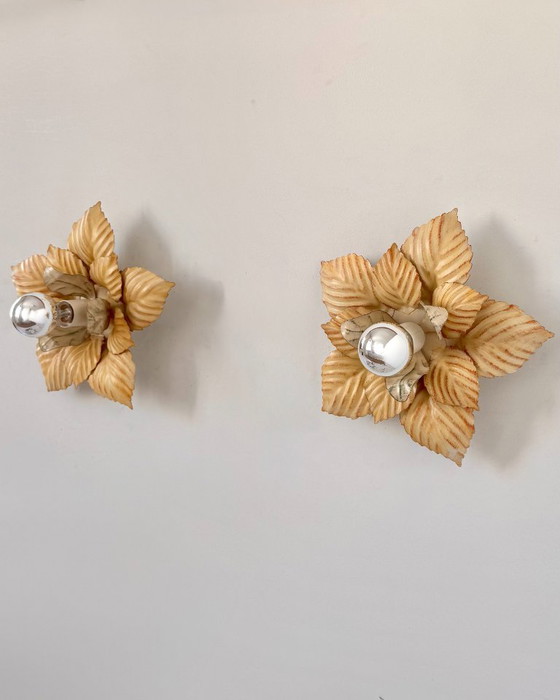 Pair of vintage "flower" Wall lights in beige painted metal, France 1970 (photo 6 of 6)
