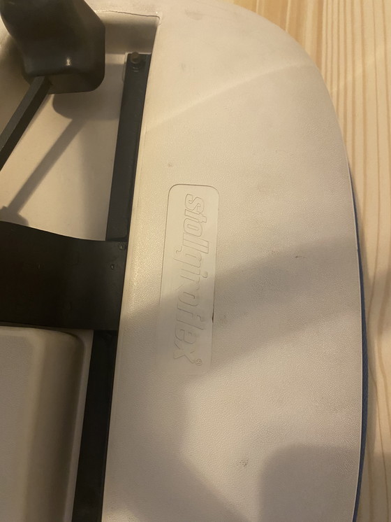 Image 1 of Fauteuil pivotant Stoll Giroflex bleu, blanc, chrome